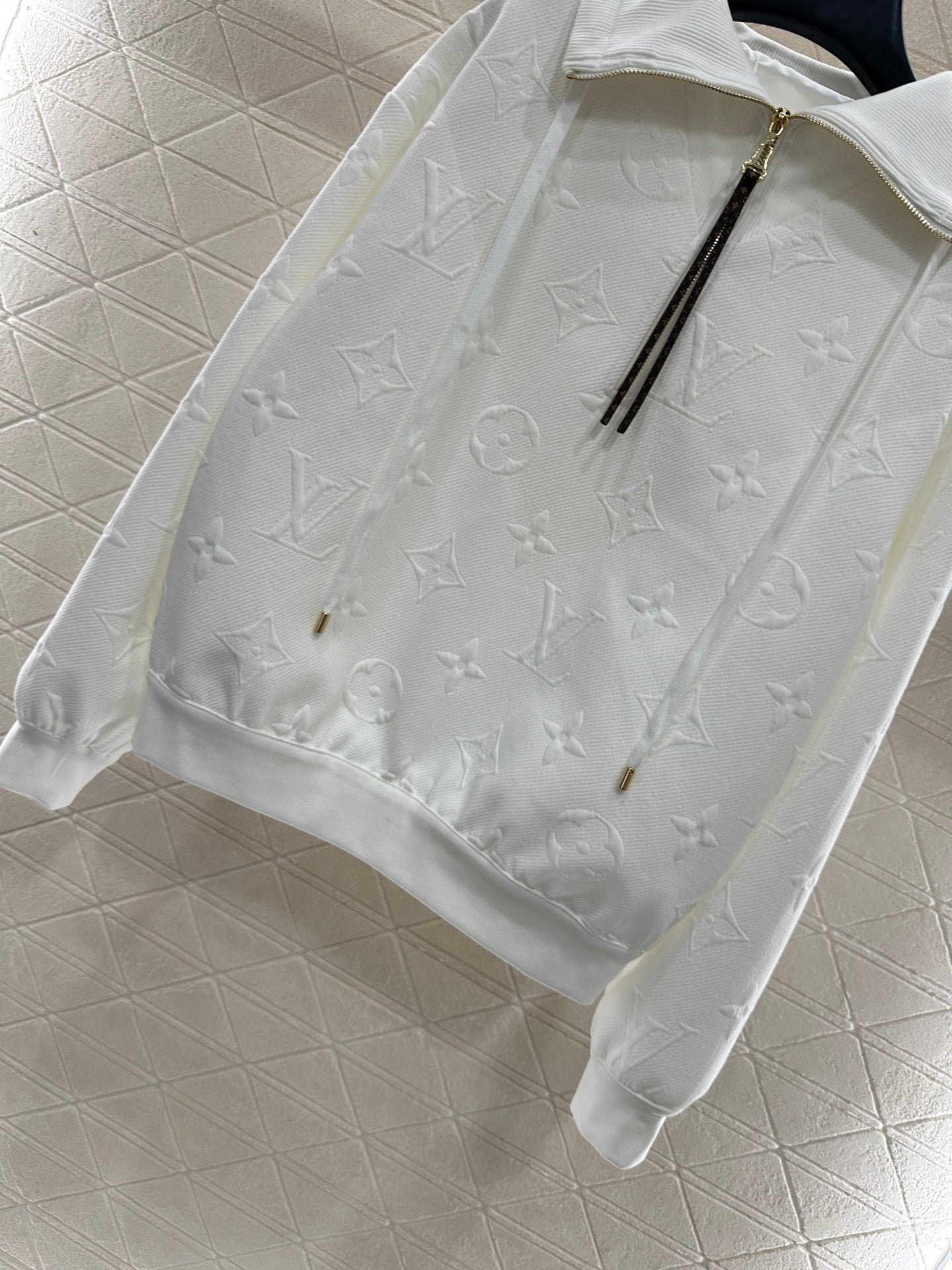 L 25 embossed logo half-placket sweatshirt