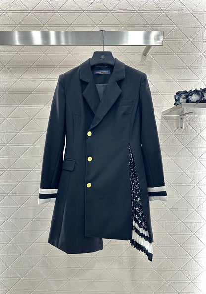 L 25 Irregular belt-stitched suit