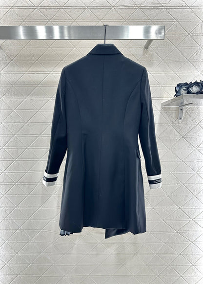 L 25 Irregular belt-stitched suit