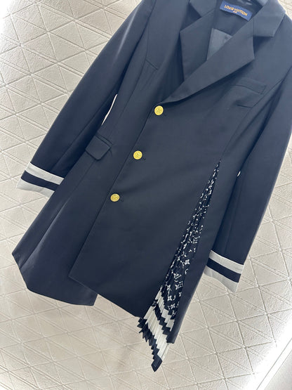L 25 Irregular belt-stitched suit
