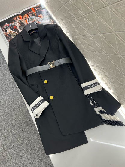 L 25 Irregular belt-stitched suit