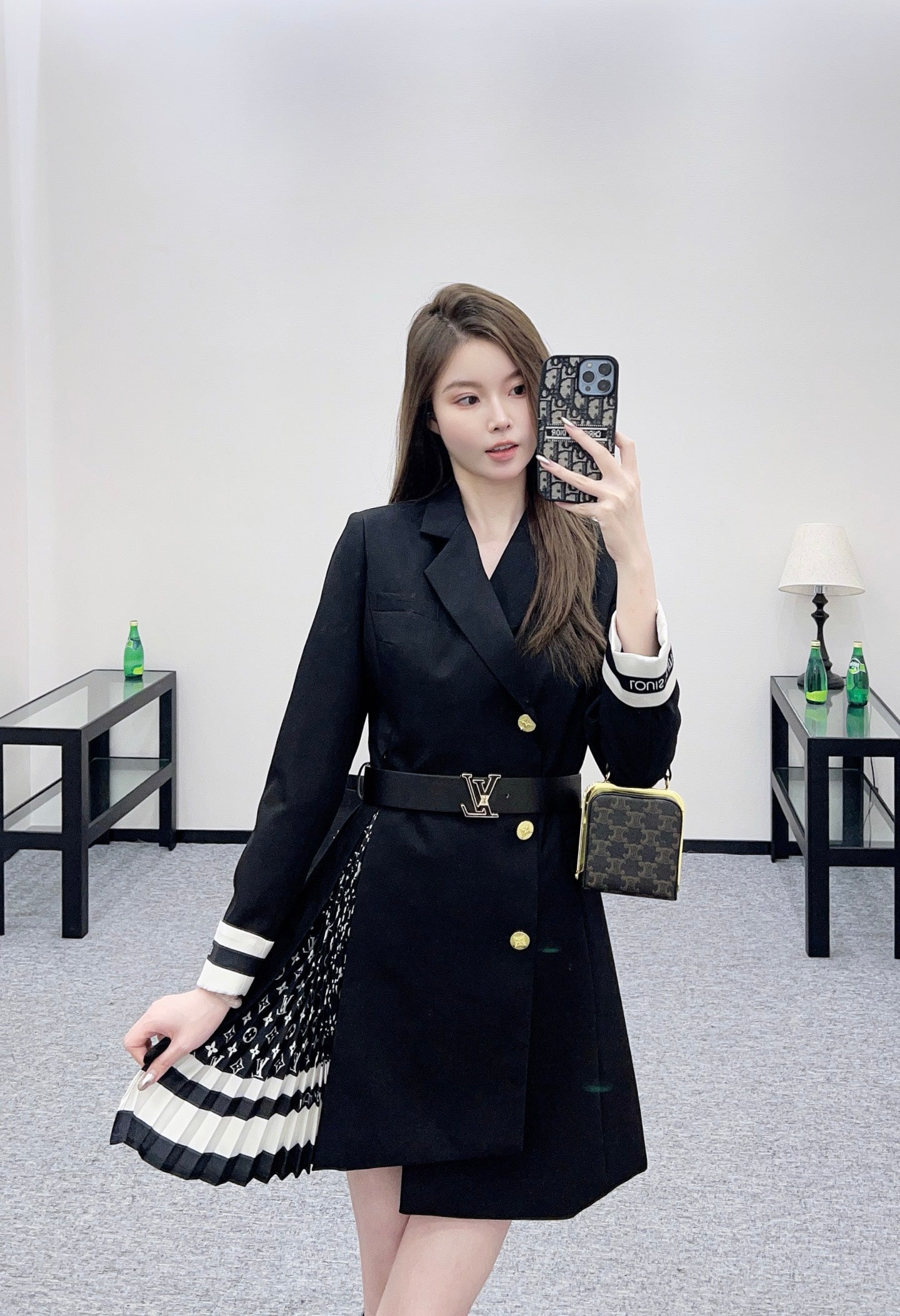 L 25 Irregular belt-stitched suit