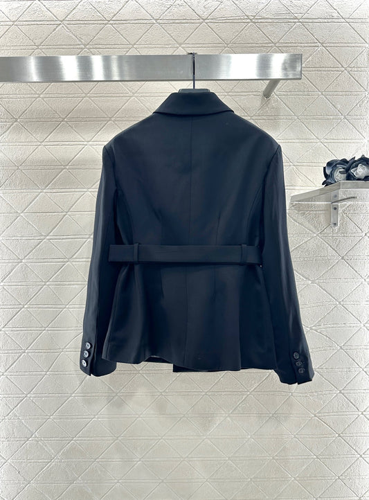 Di 25 Irregular belt-stitched suit