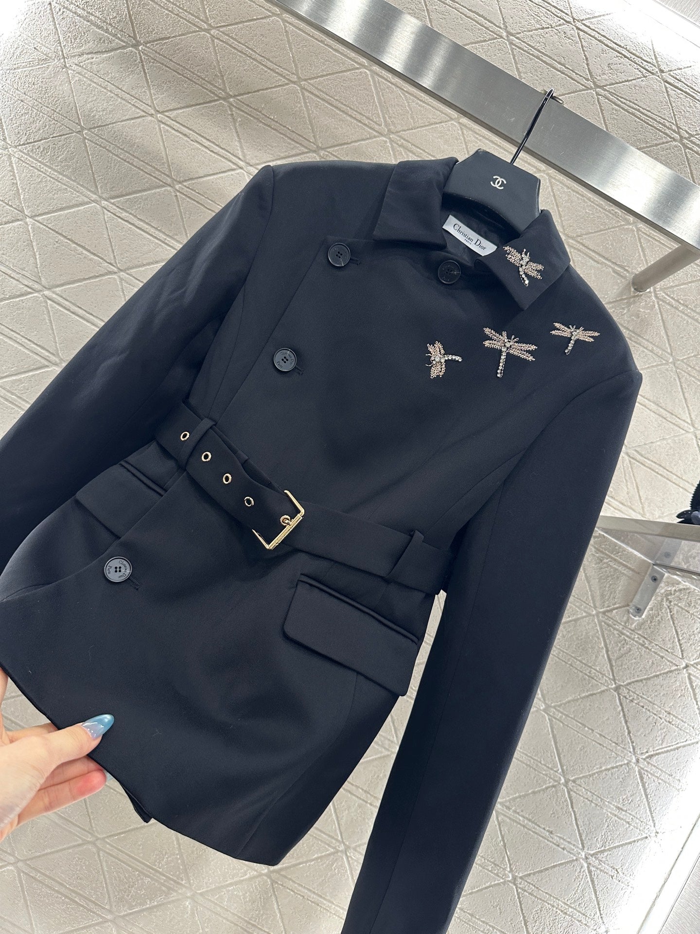 Di 25 Irregular belt-stitched suit