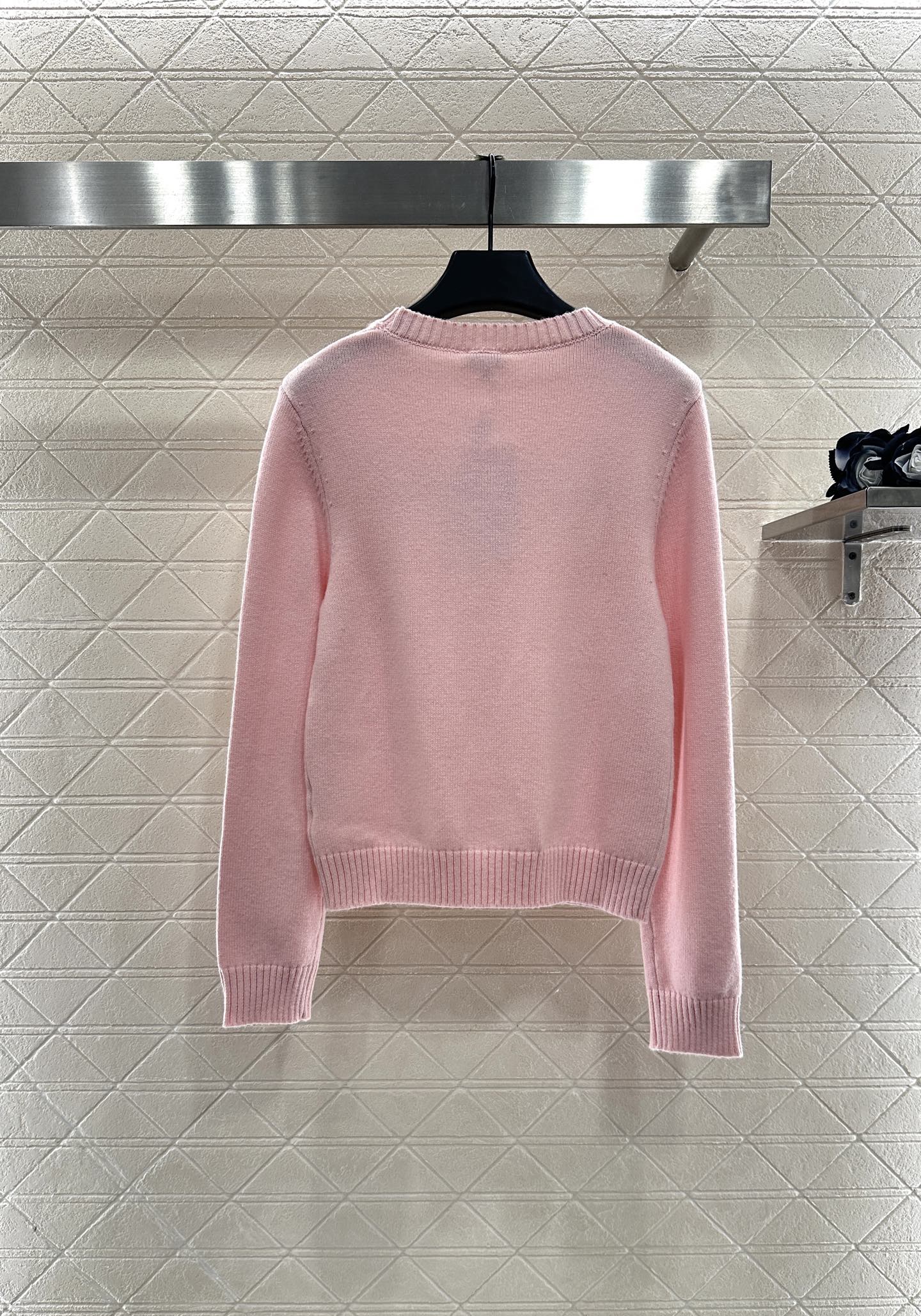 C 25 Loose-knit cashmere sweater with monogram logo