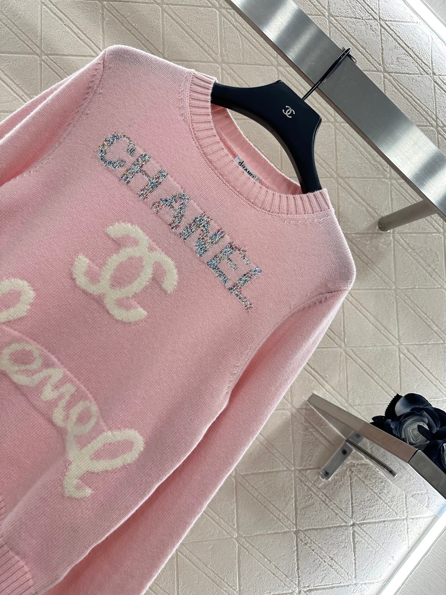 C 25 Loose-knit cashmere sweater with monogram logo