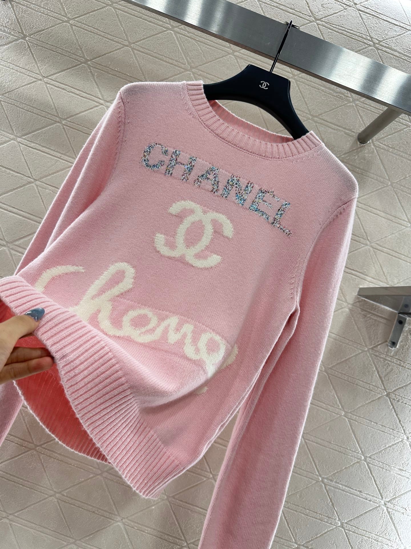 C 25 Loose-knit cashmere sweater with monogram logo