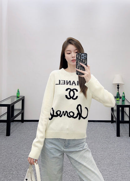 C 25 Loose-knit cashmere sweater with monogram logo