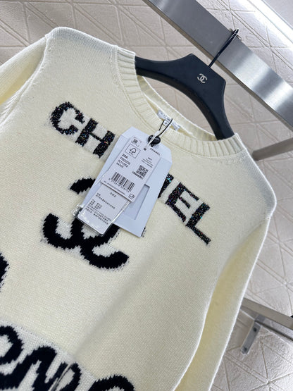 C 25 Loose-knit cashmere sweater with monogram logo