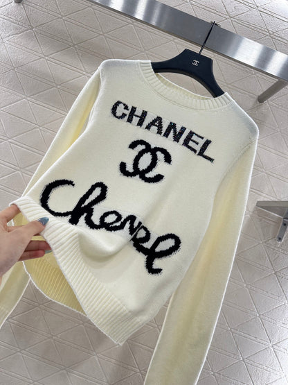 C 25 Loose-knit cashmere sweater with monogram logo