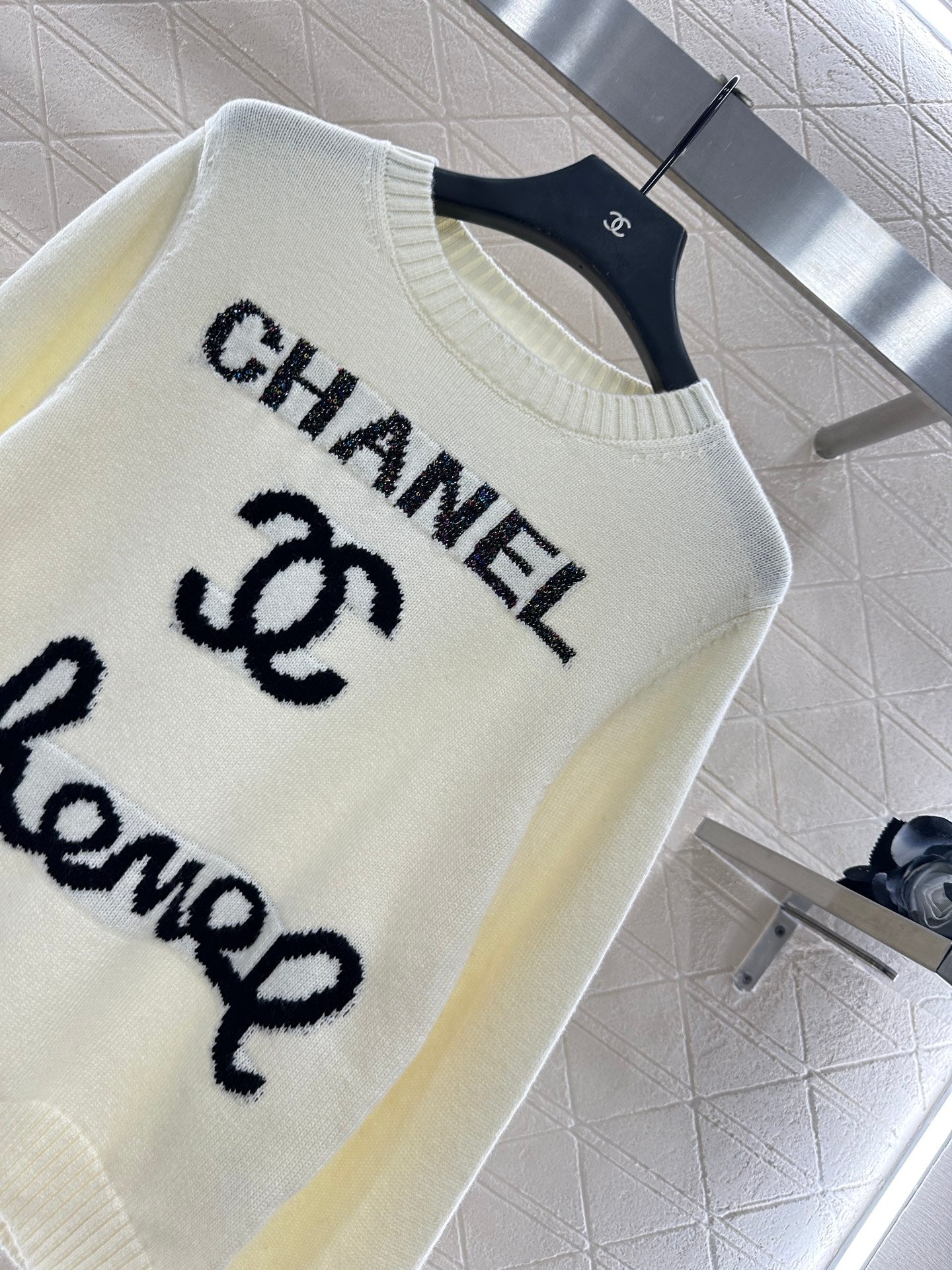 C 25 Loose-knit cashmere sweater with monogram logo