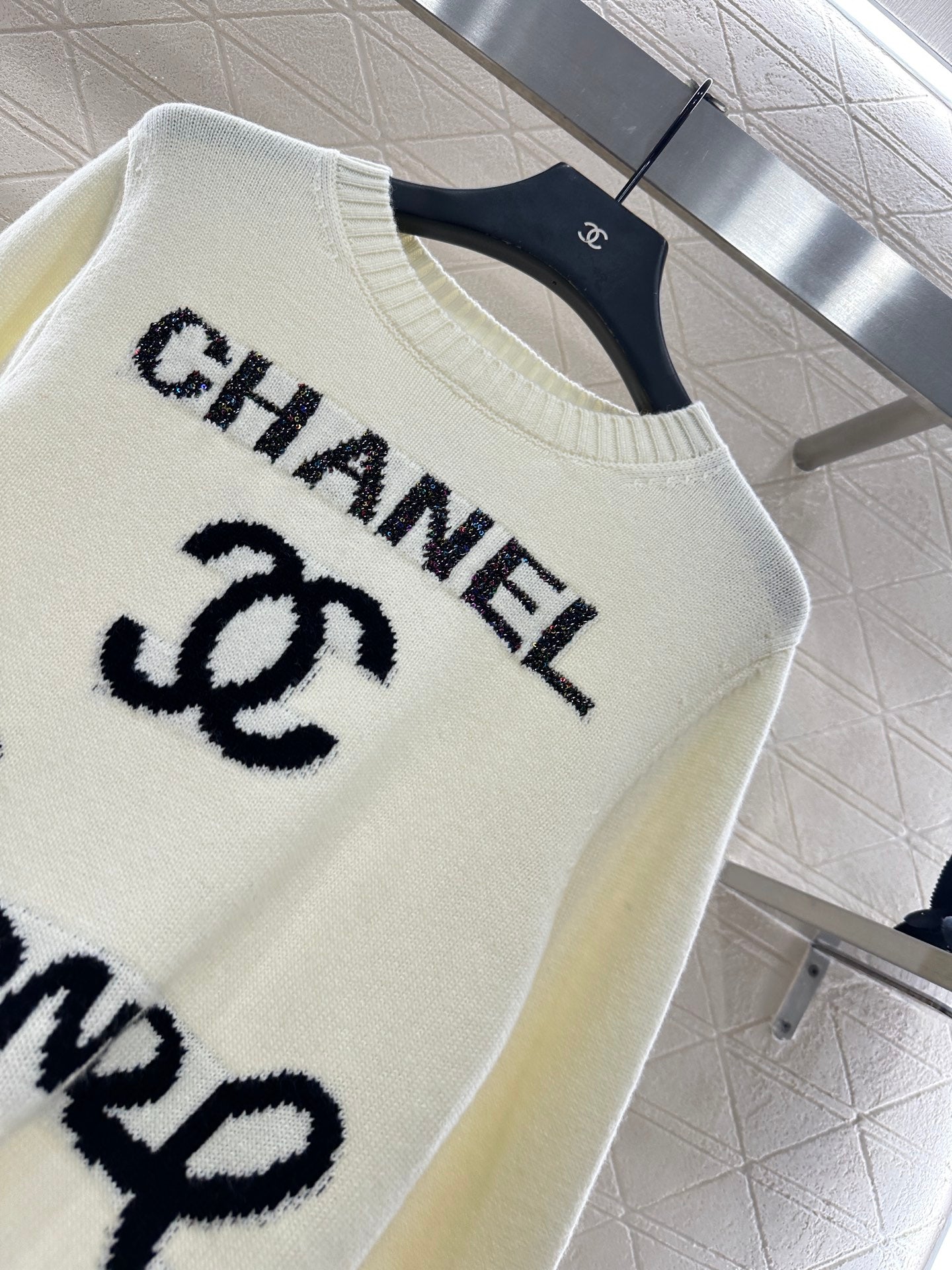 C 25 Loose-knit cashmere sweater with monogram logo