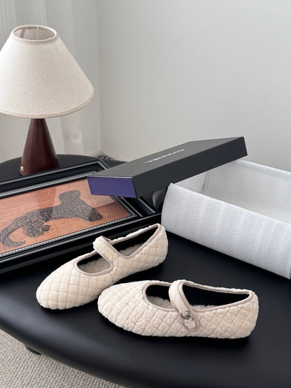C 25K New wool ballet flats