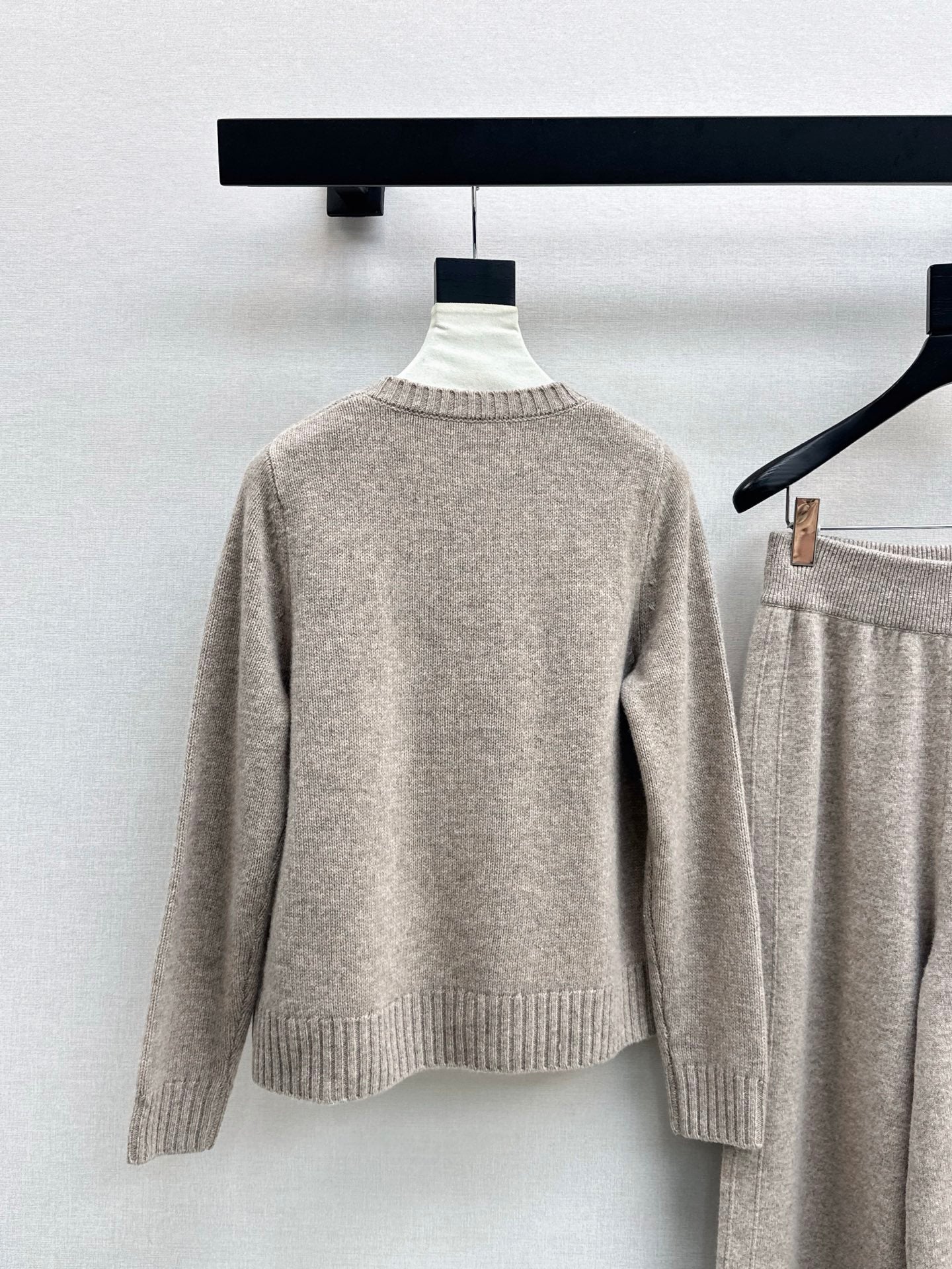 Ral 25 New round neck wool sweater + elastic waist straight pants