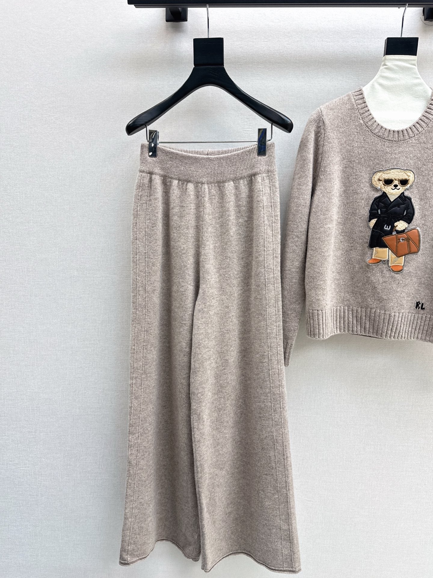 Ral 25 New round neck wool sweater + elastic waist straight pants