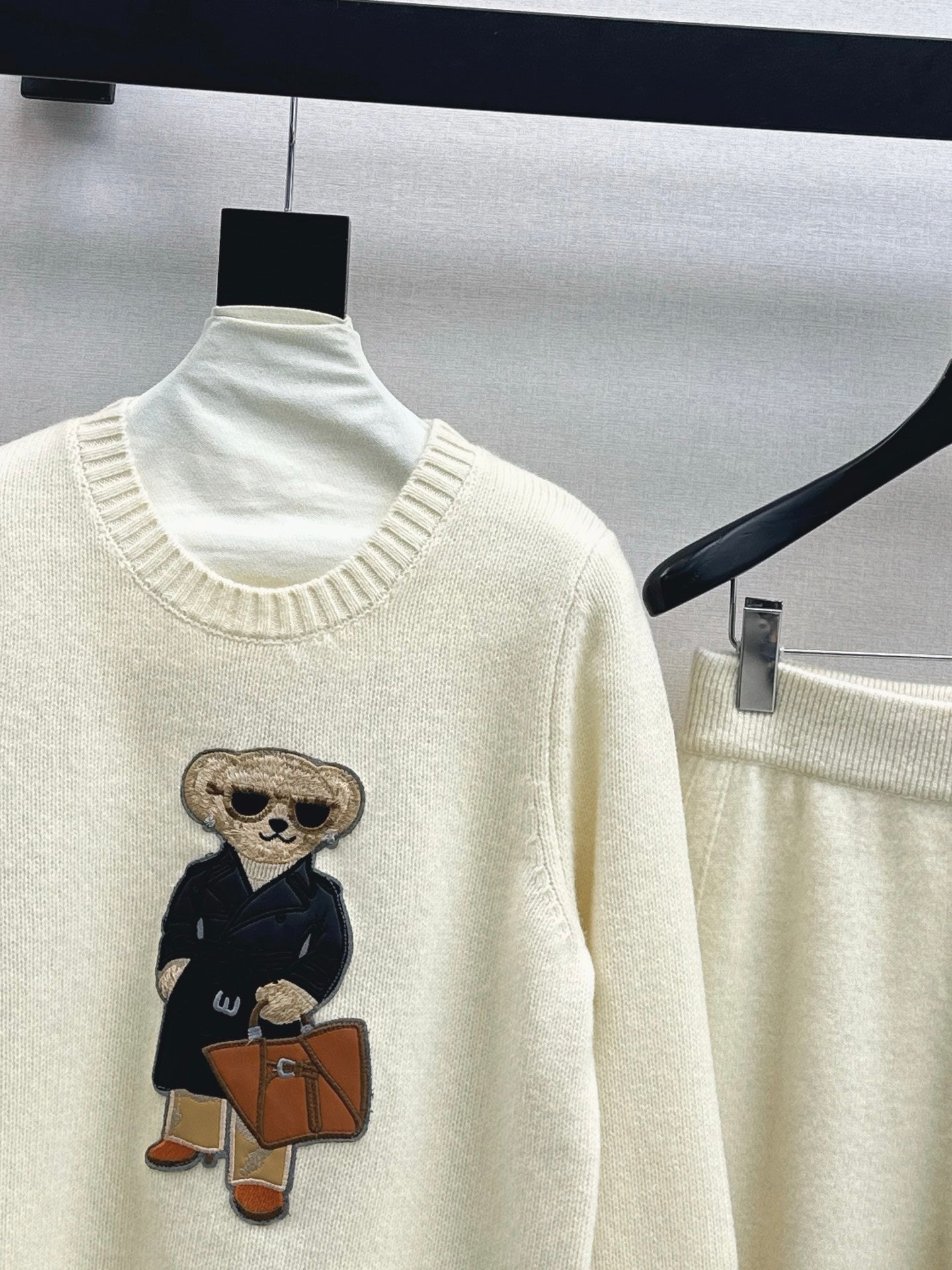 Ral 25 New round neck wool sweater + elastic waist straight pants