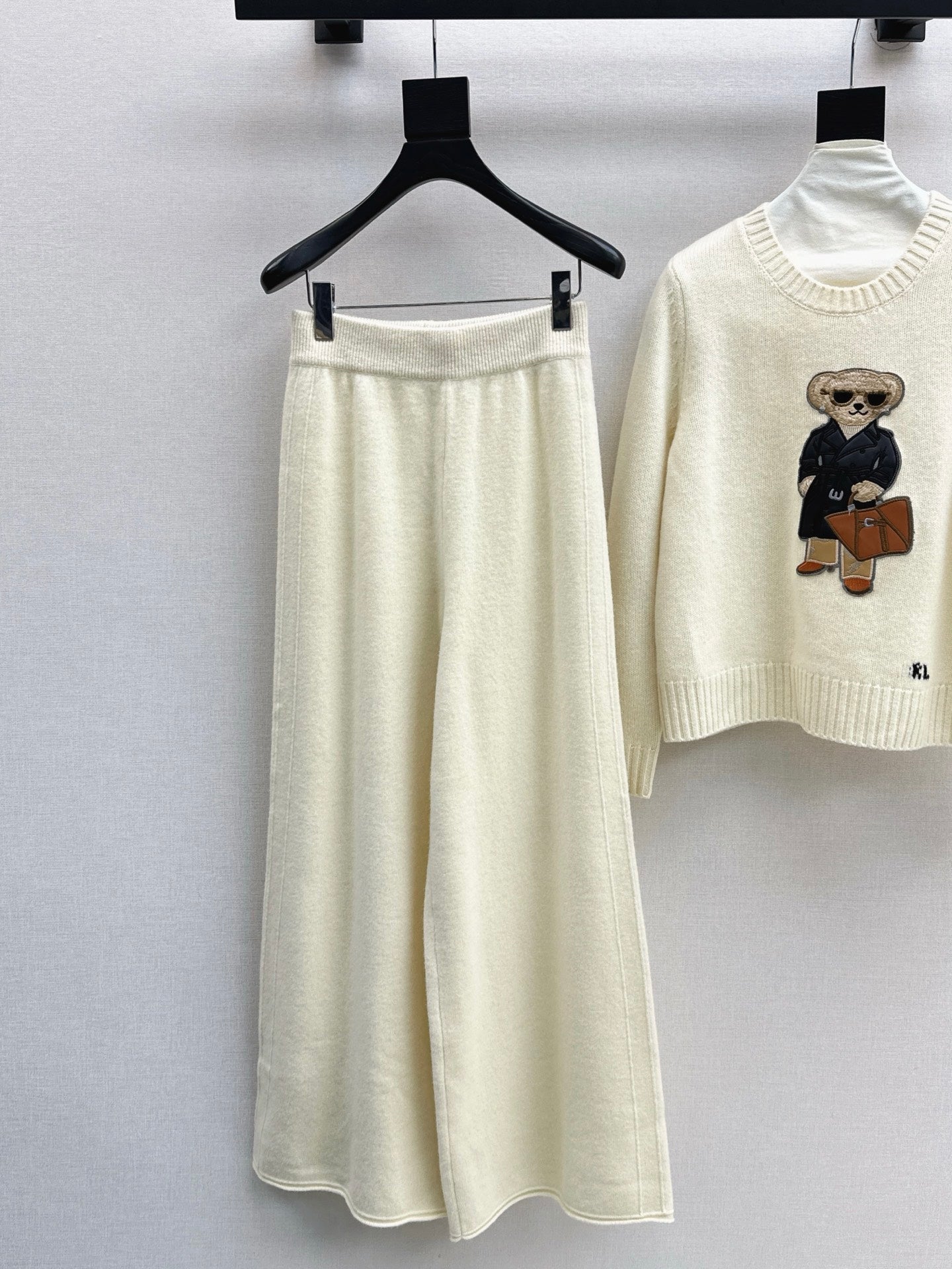 Ral 25 New round neck wool sweater + elastic waist straight pants