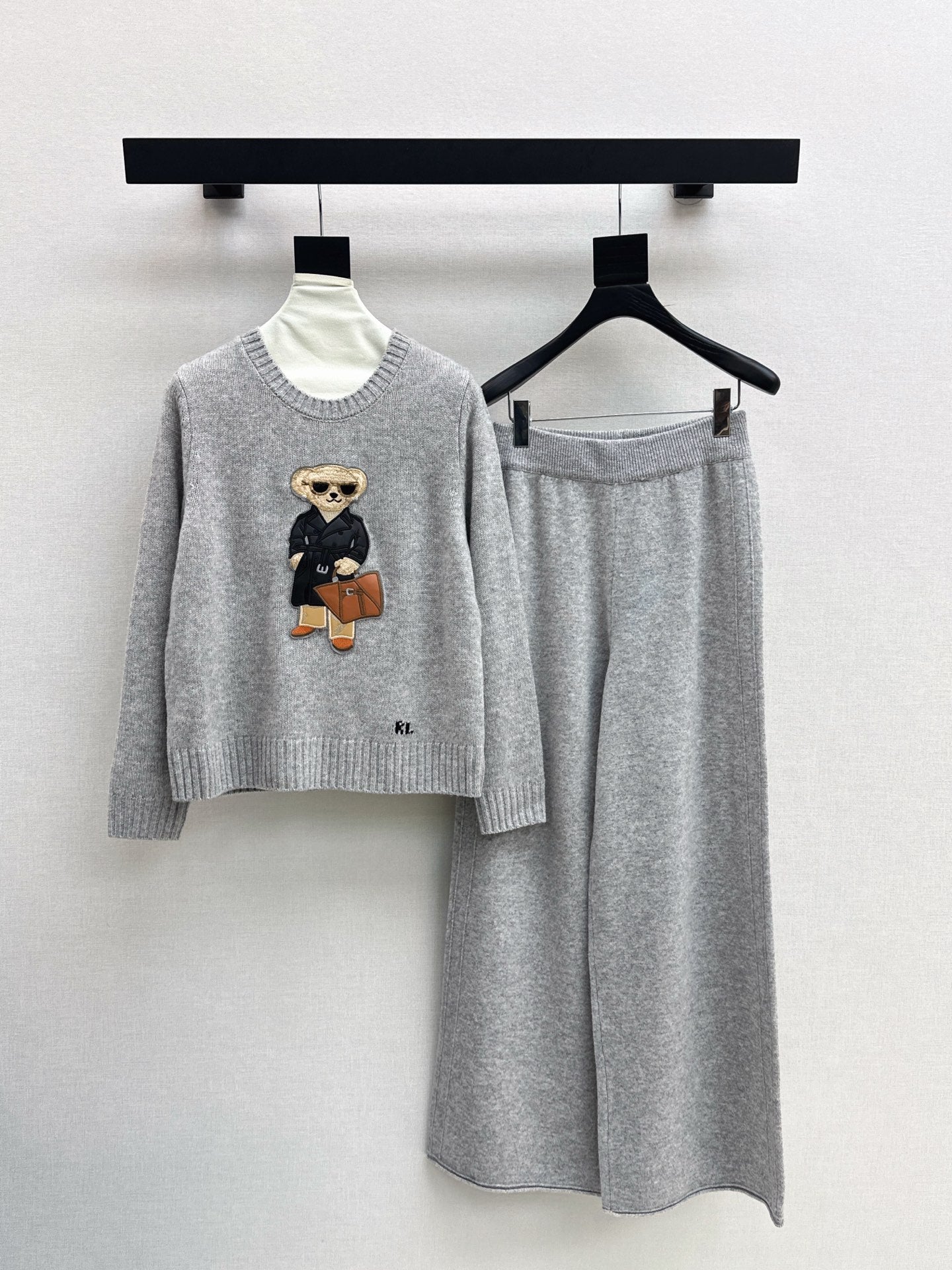 Ral 25 New round neck wool sweater + elastic waist straight pants