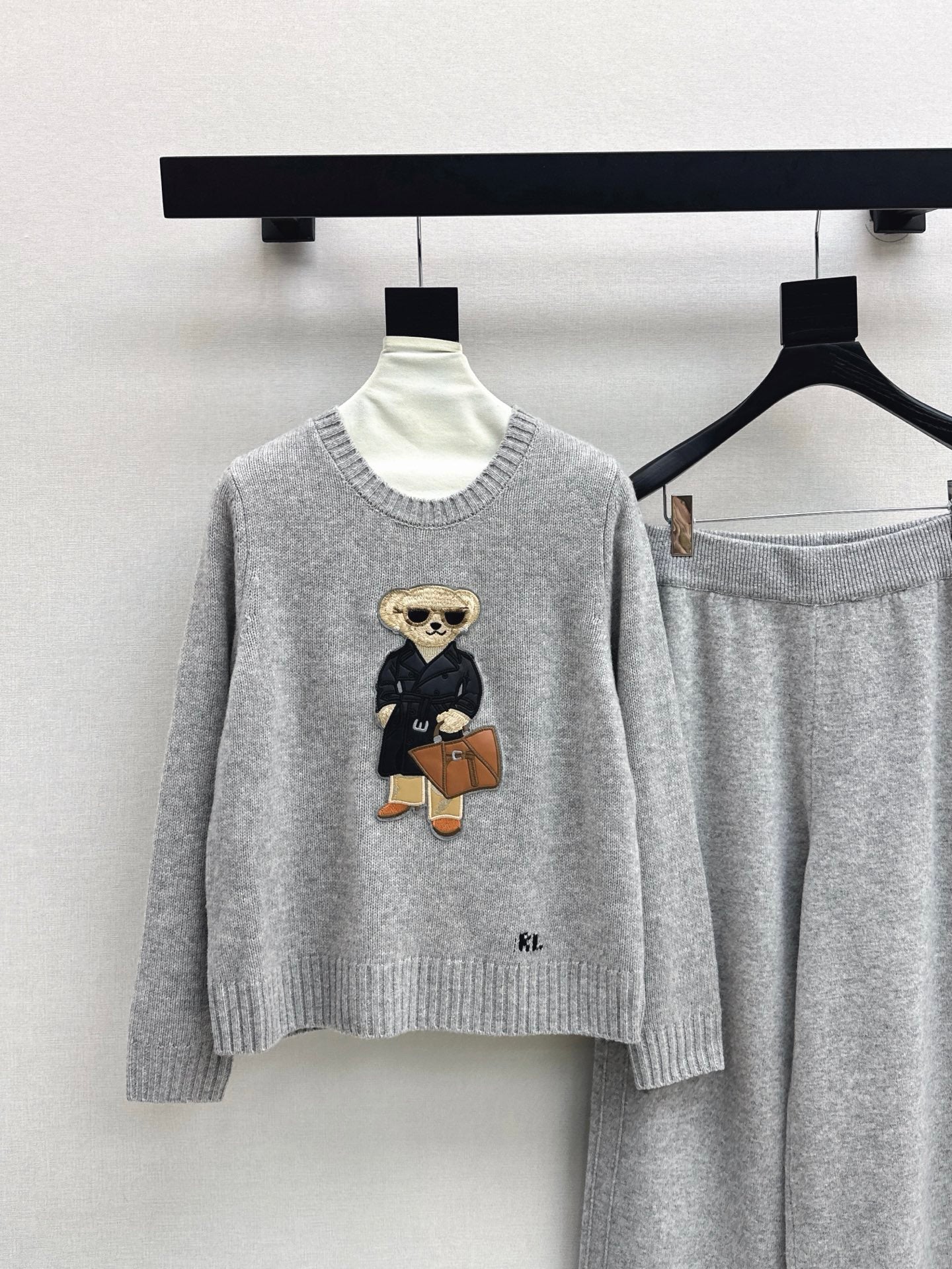 Ral 25 New round neck wool sweater + elastic waist straight pants
