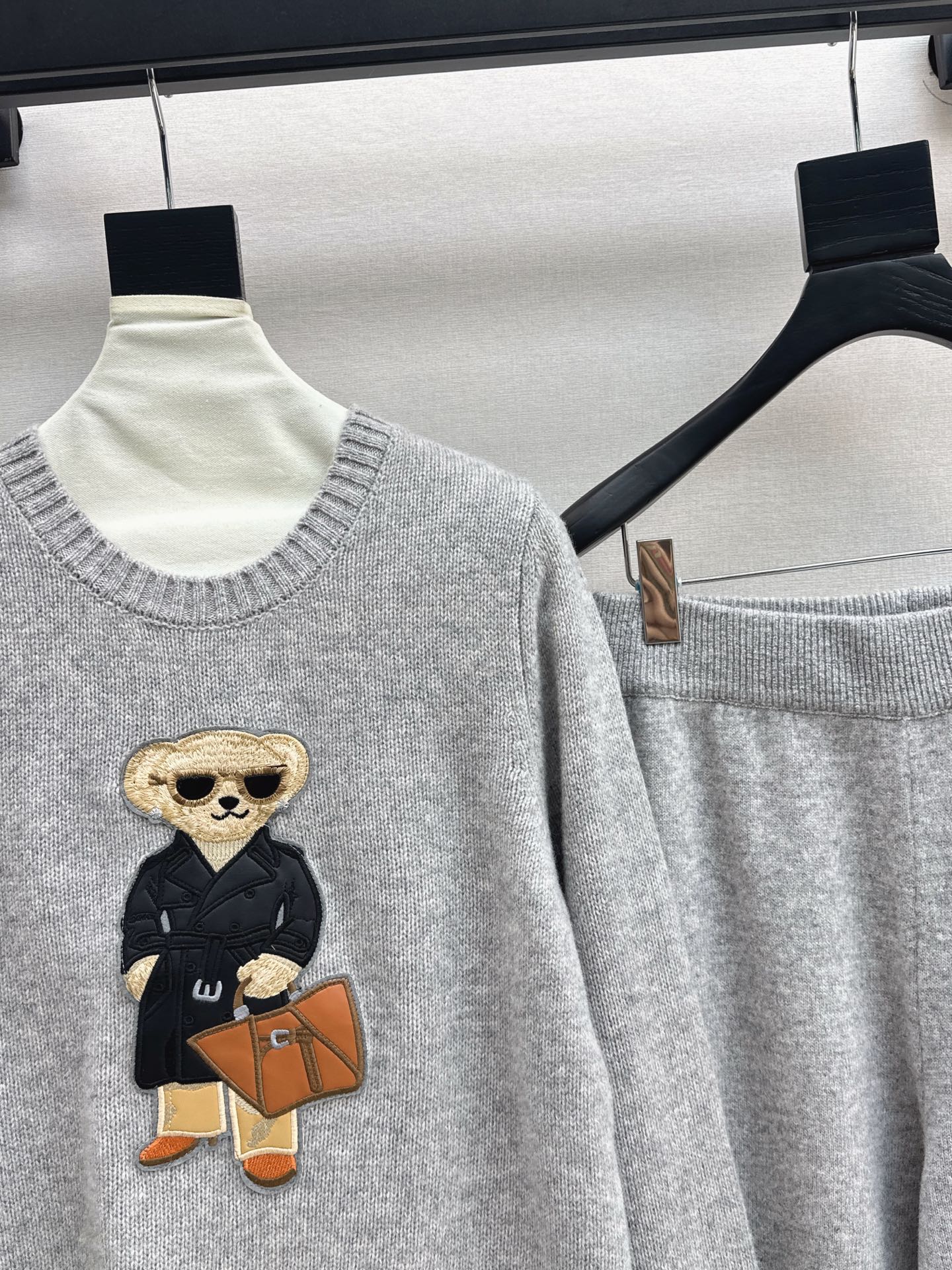 Ral 25 New round neck wool sweater + elastic waist straight pants