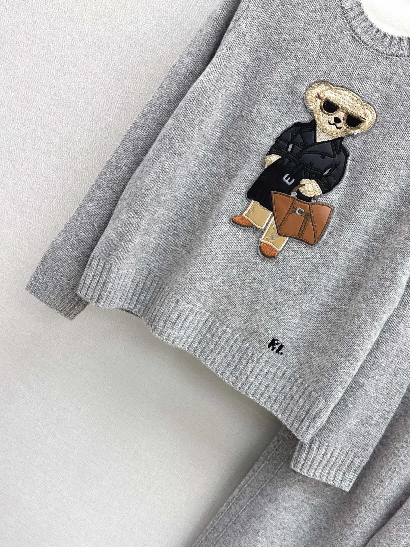 Ral 25 New round neck wool sweater + elastic waist straight pants