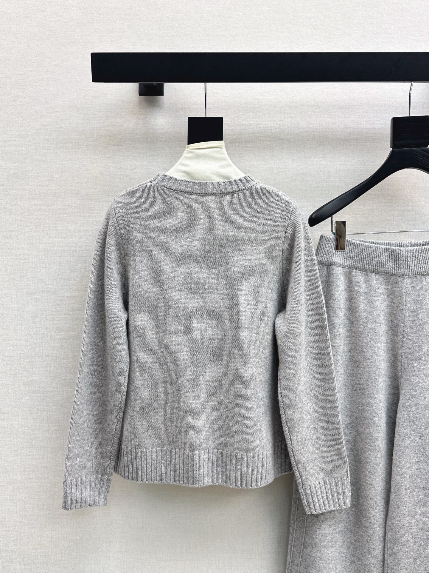 Ral 25 New round neck wool sweater + elastic waist straight pants