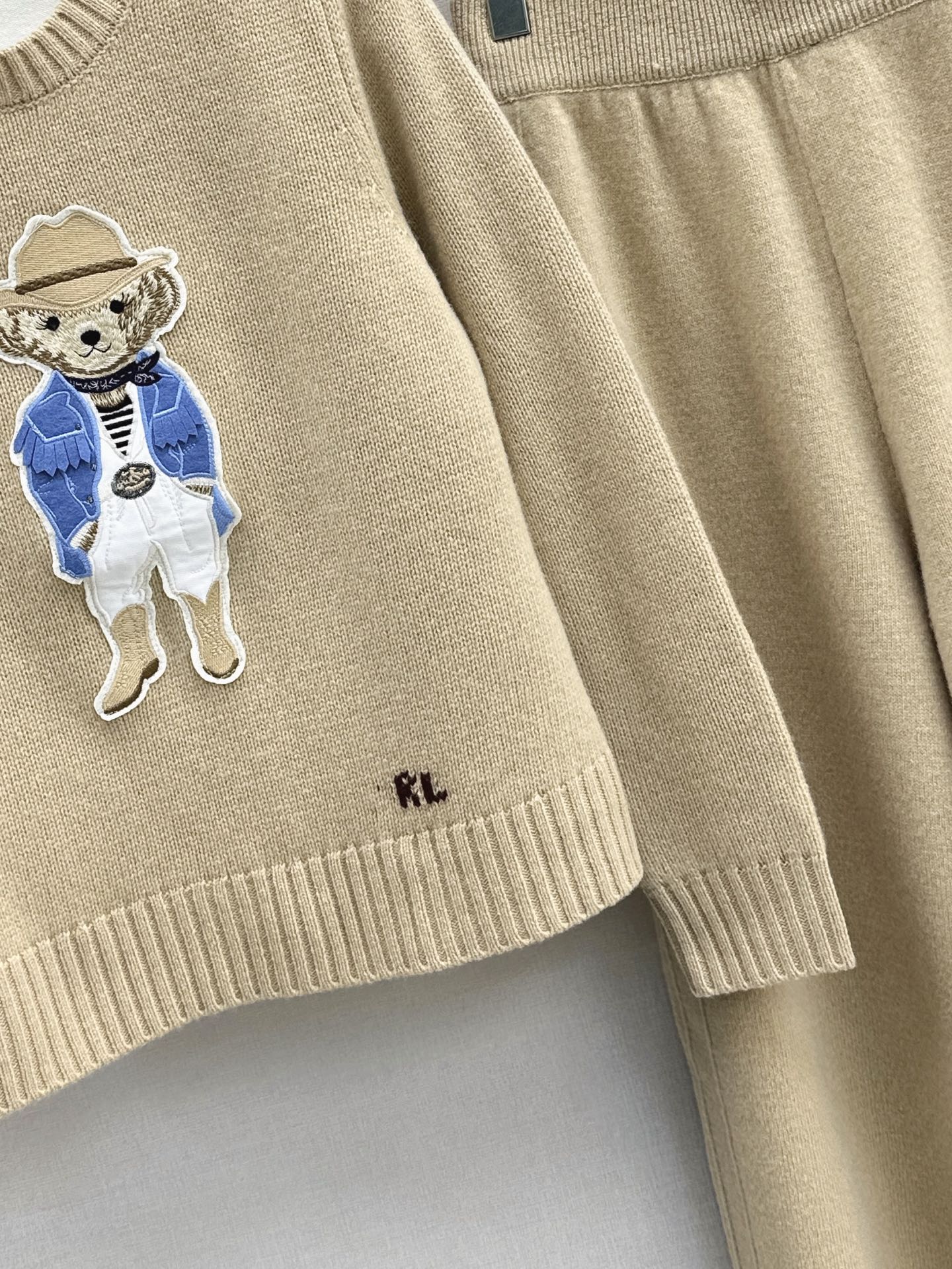 Ral 25 Blue Gentleman Bear Round Neck Wool Sweater + Elastic Waist Straight Pants(navy/beigi/khaki)