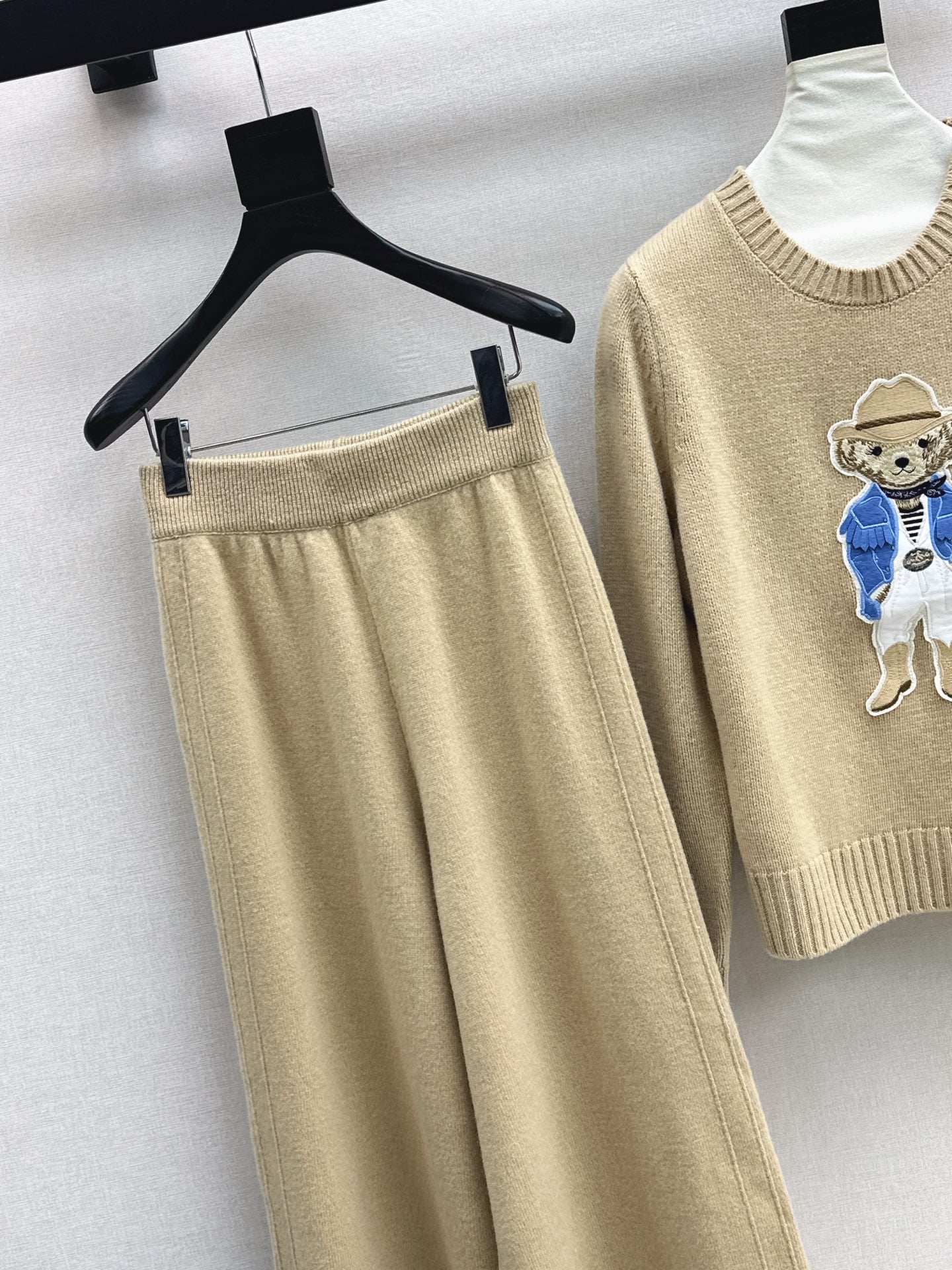 Ral 25 Blue Gentleman Bear Round Neck Wool Sweater + Elastic Waist Straight Pants(navy/beigi/khaki)