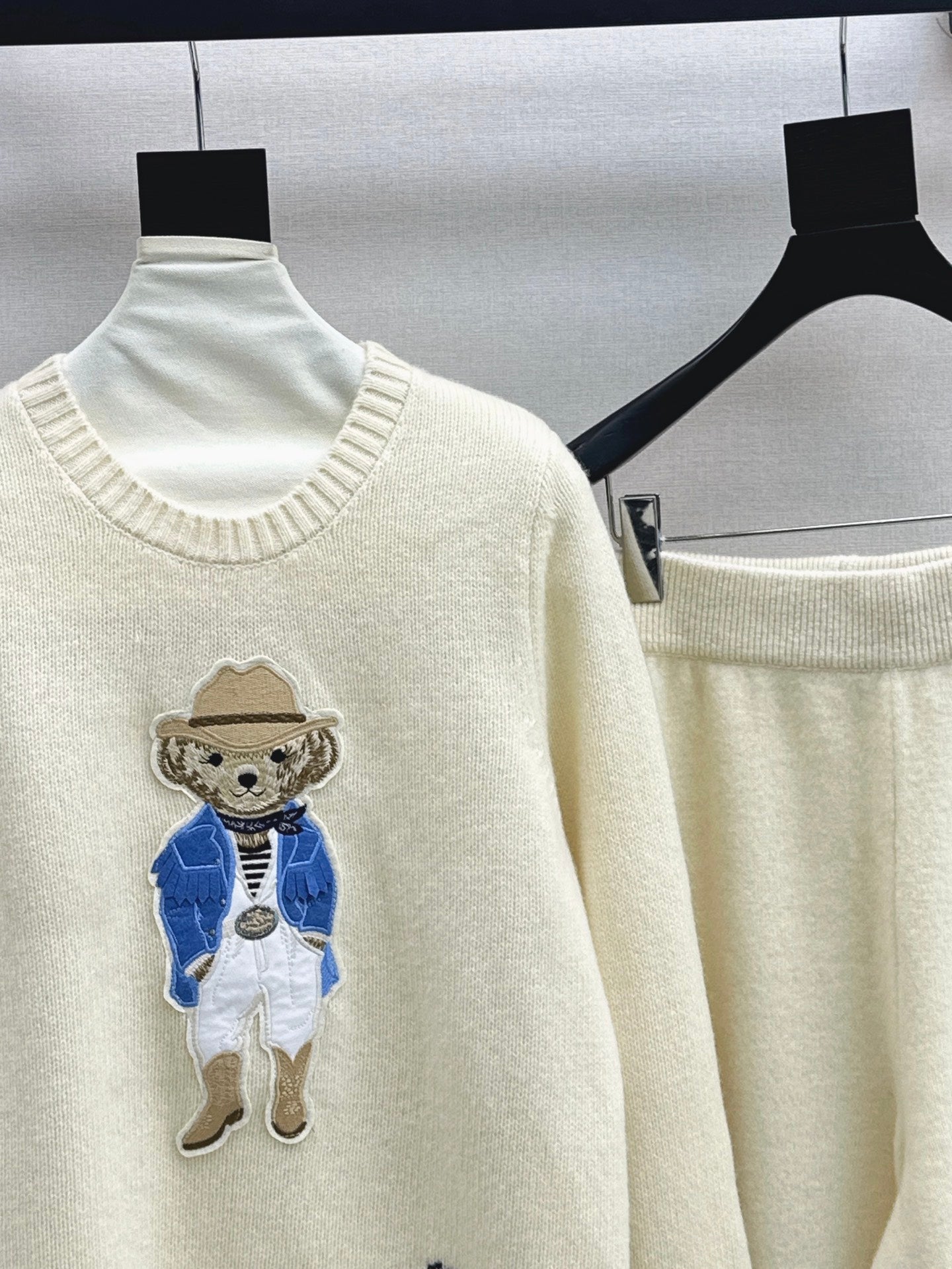 Ral 25 Blue Gentleman Bear Round Neck Wool Sweater + Elastic Waist Straight Pants(navy/beigi/khaki)