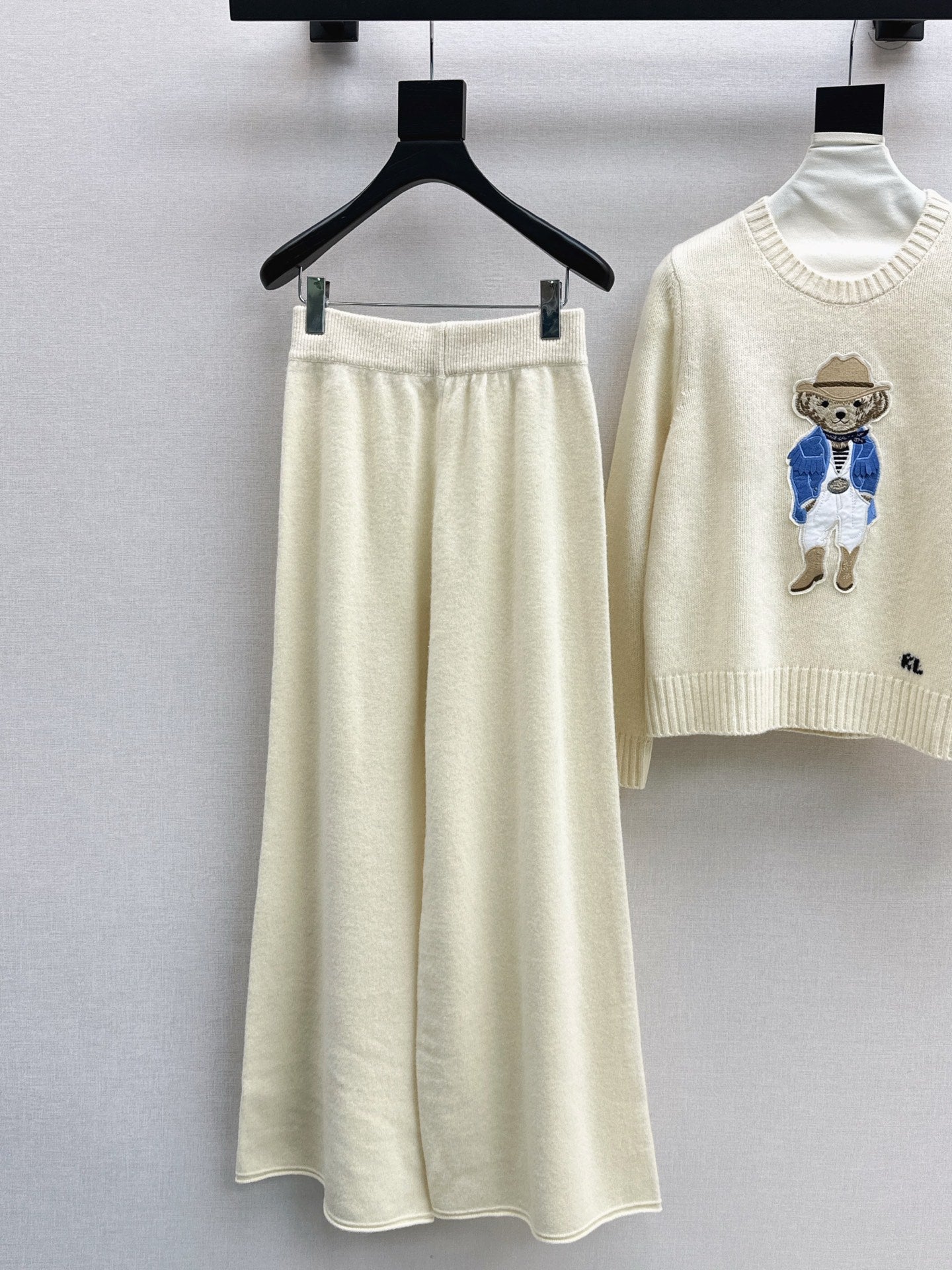Ral 25 Blue Gentleman Bear Round Neck Wool Sweater + Elastic Waist Straight Pants(navy/beigi/khaki)