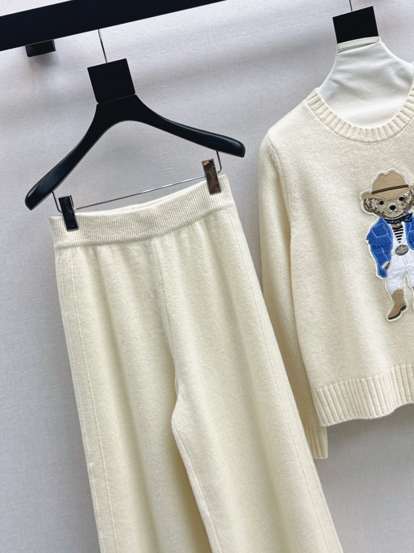 Ral 25 Blue Gentleman Bear Round Neck Wool Sweater + Elastic Waist Straight Pants(navy/beigi/khaki)