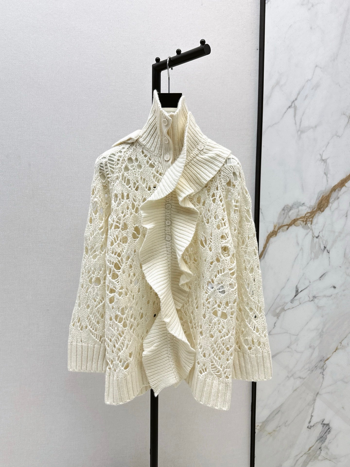 Di 25 Cream color hollow crocheted ruffle sweater (detachable)