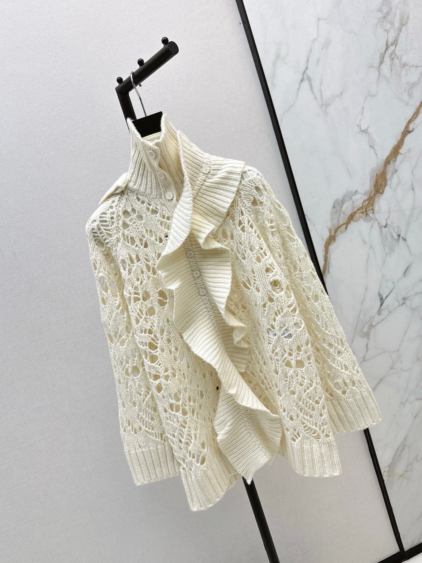 Di 25 Cream color hollow crocheted ruffle sweater (detachable)