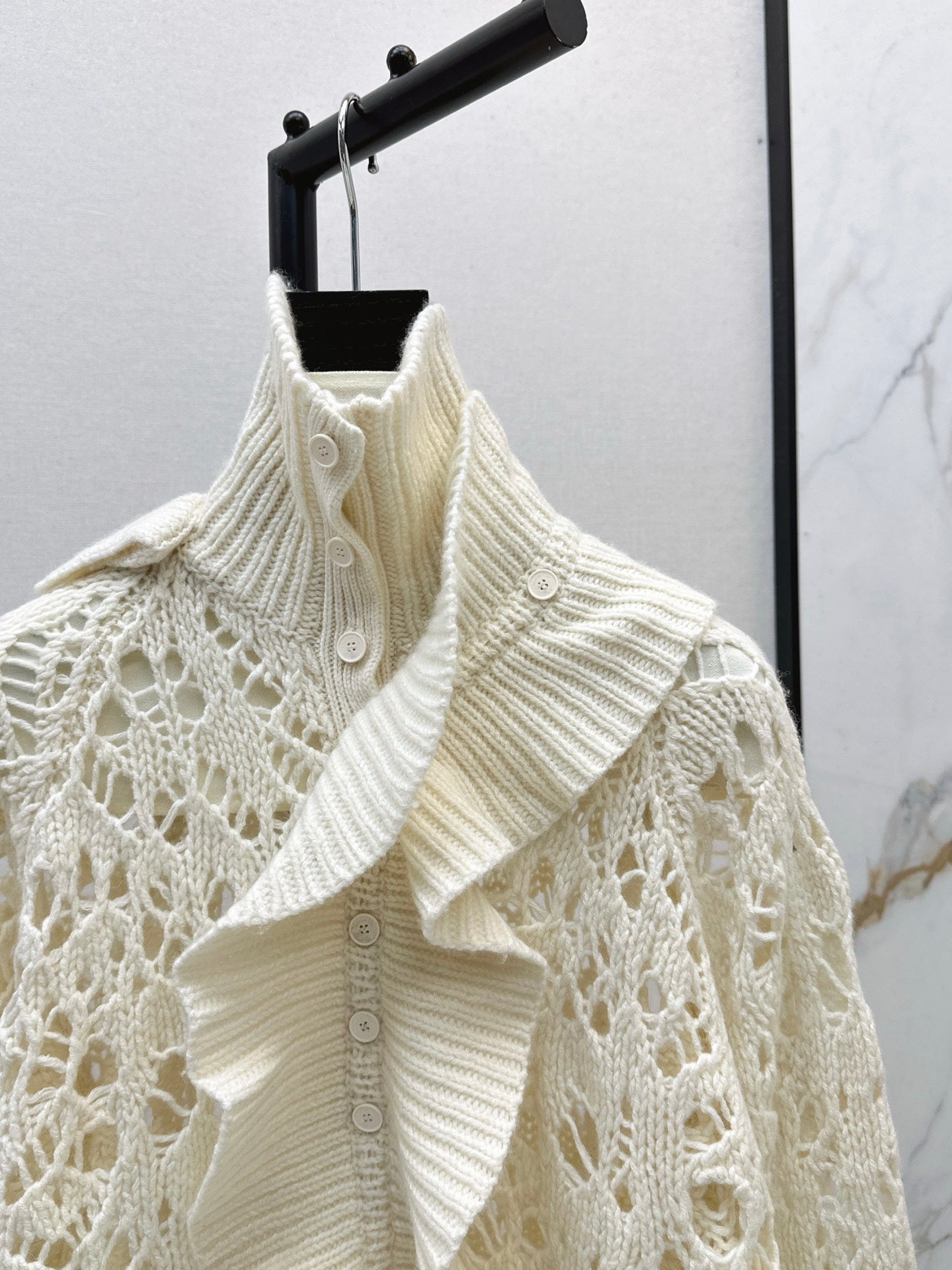Di 25 Cream color hollow crocheted ruffle sweater (detachable)
