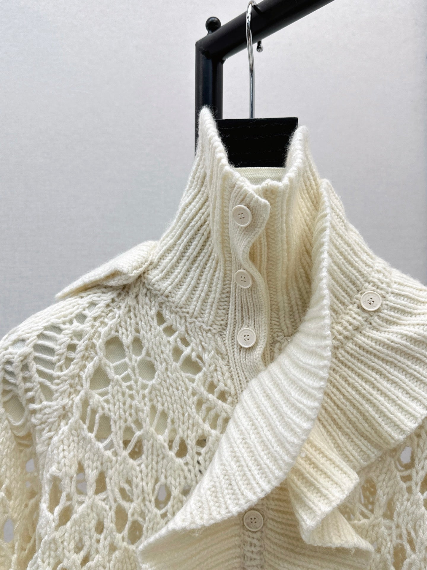 Di 25 Cream color hollow crocheted ruffle sweater (detachable)