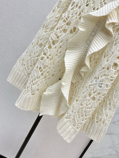 Di 25 Cream color hollow crocheted ruffle sweater (detachable)
