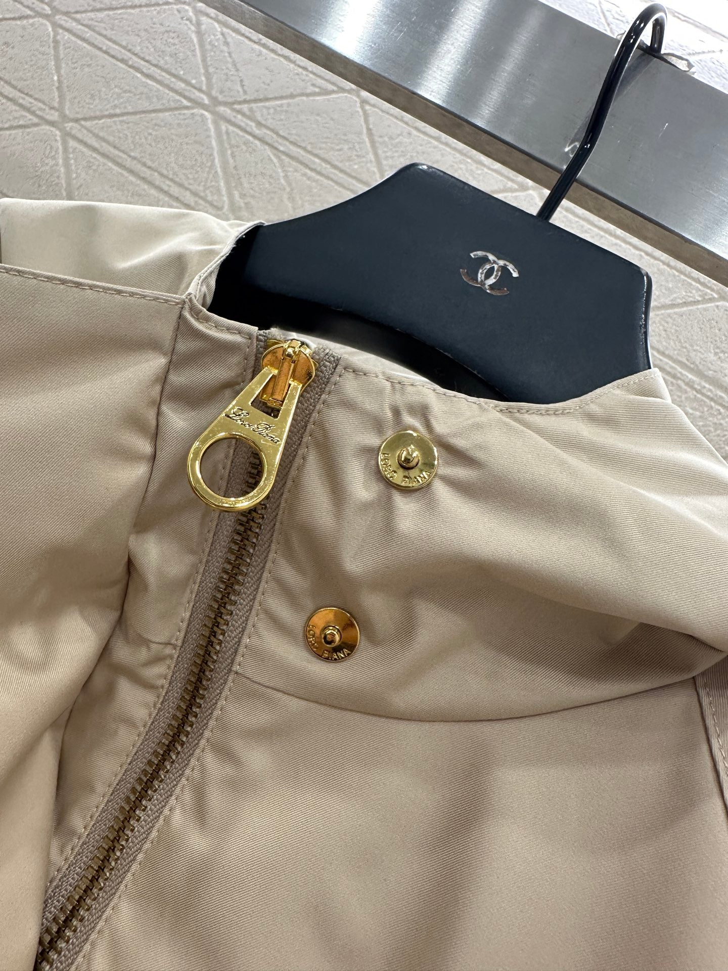 Lor 25 Hooded windbreaker jacket