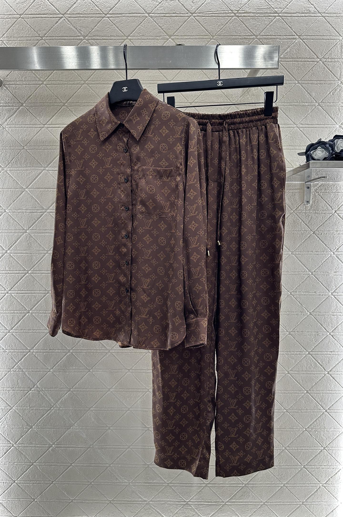 L 25 monogram full print pajamas set