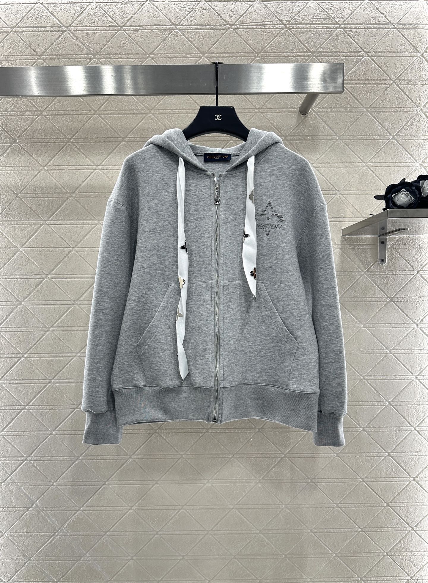 L 25 Hooded jacket and trousers set