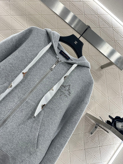 L 25 Hooded jacket and trousers set