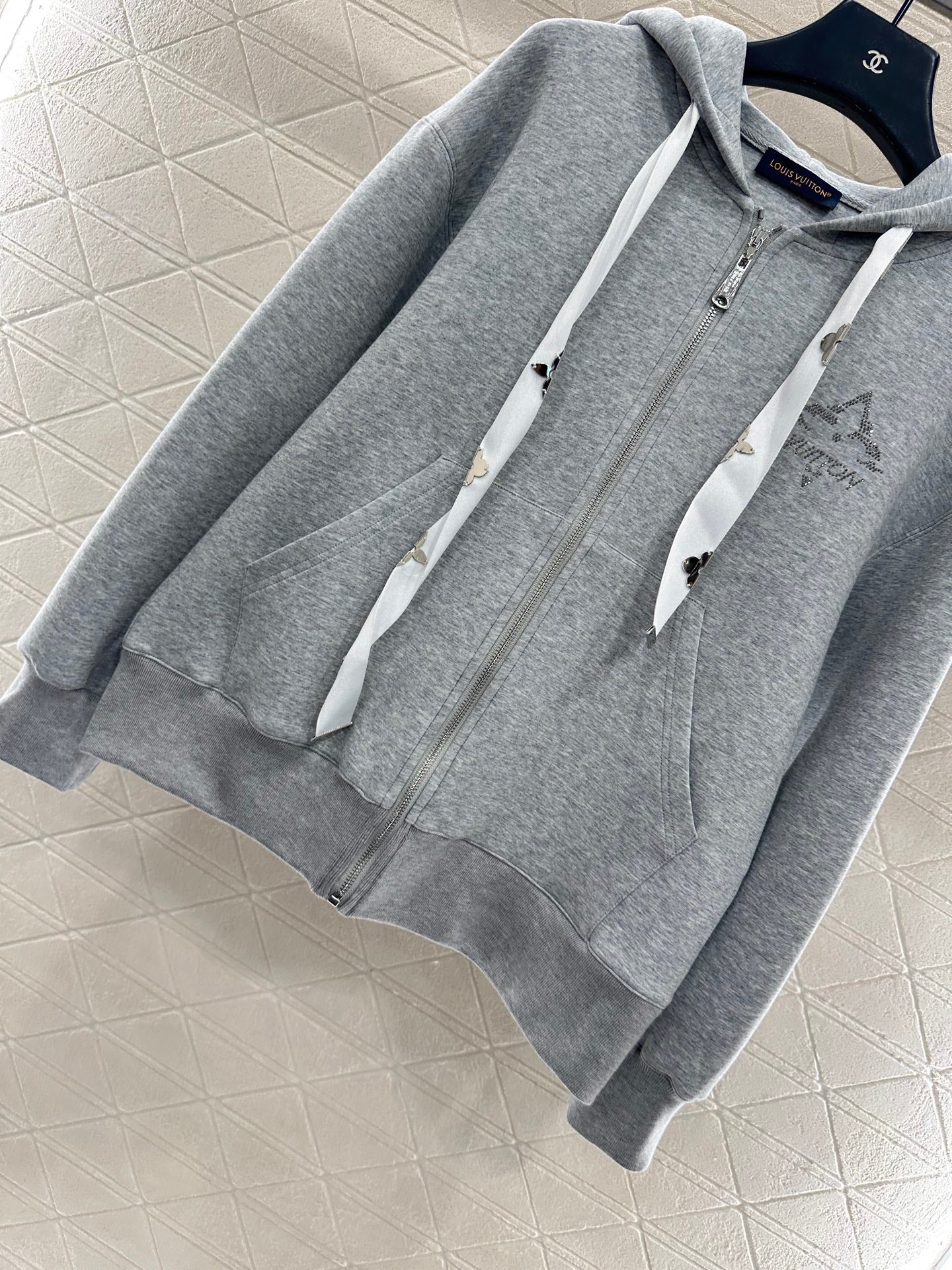 L 25 Hooded jacket and trousers set