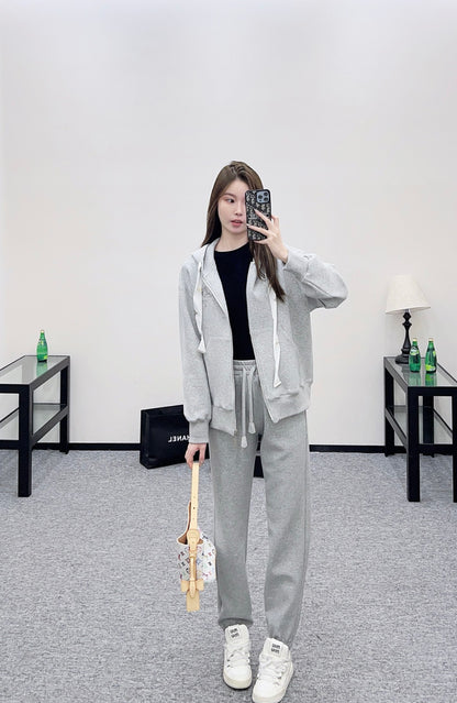 L 25 Hooded jacket and trousers set