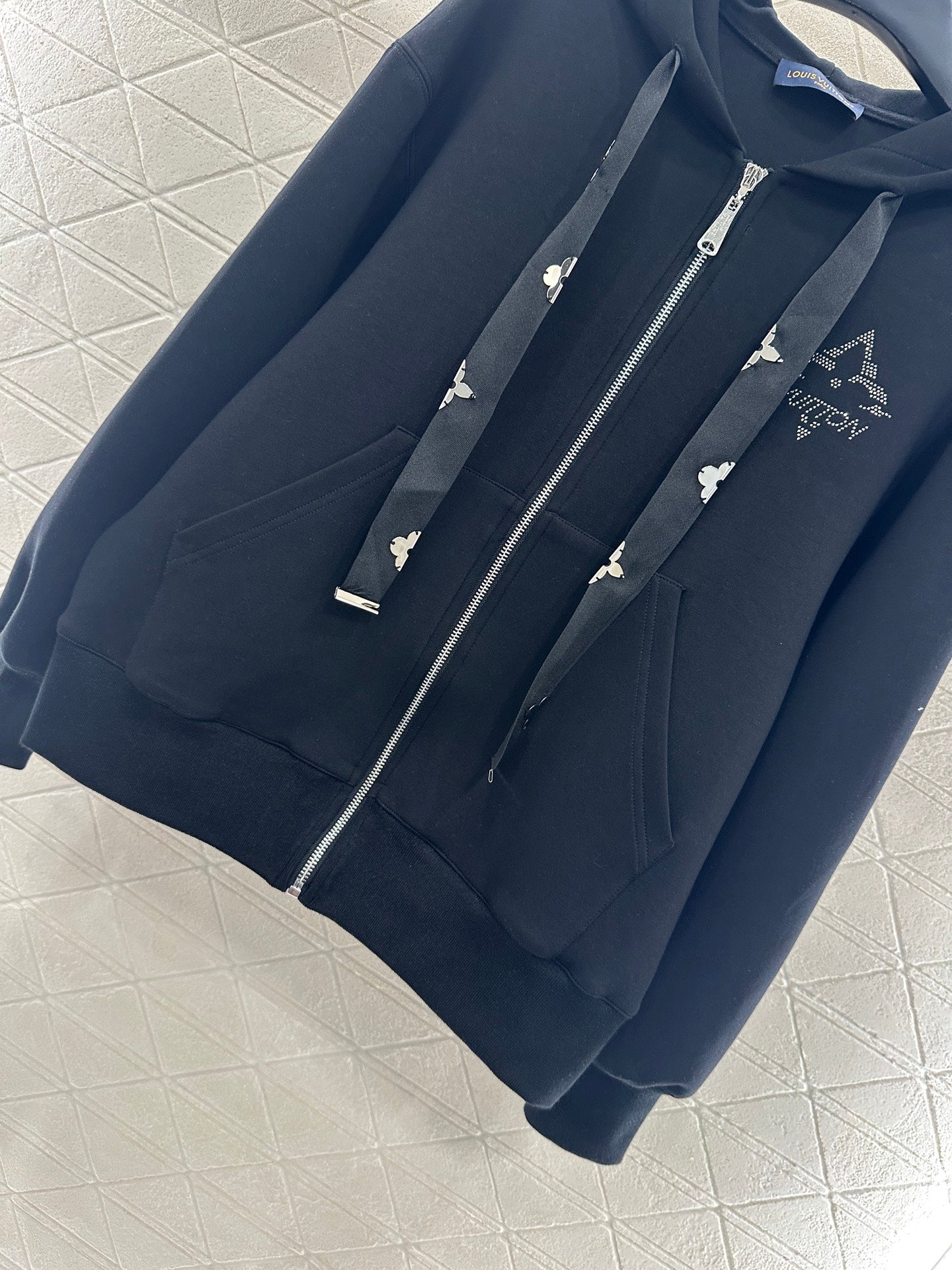 L 25 Hooded jacket and trousers set
