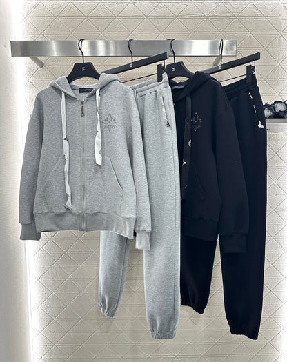L 25 Hooded jacket and trousers set