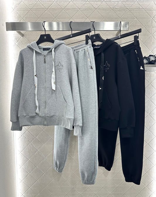 L 25 Hooded jacket and trousers set