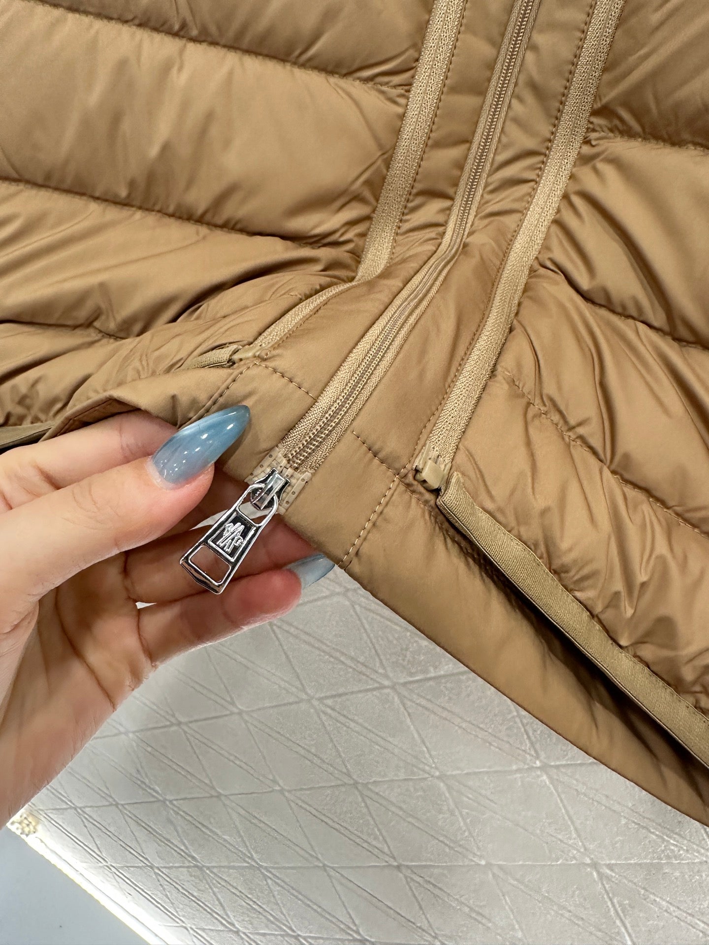 Mon 25 Rectangular embossed down jacket two-piece set