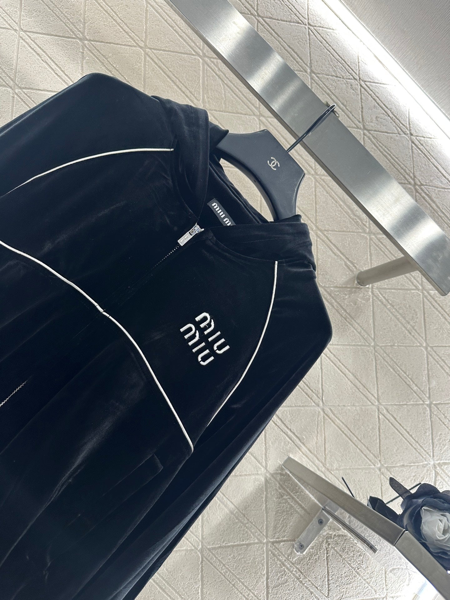 Mi 25 Velvet hooded jacket and wide-leg pants suit
