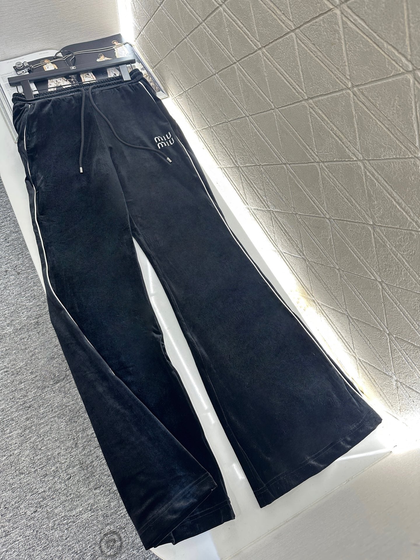 Mi 25 Velvet hooded jacket and wide-leg pants suit