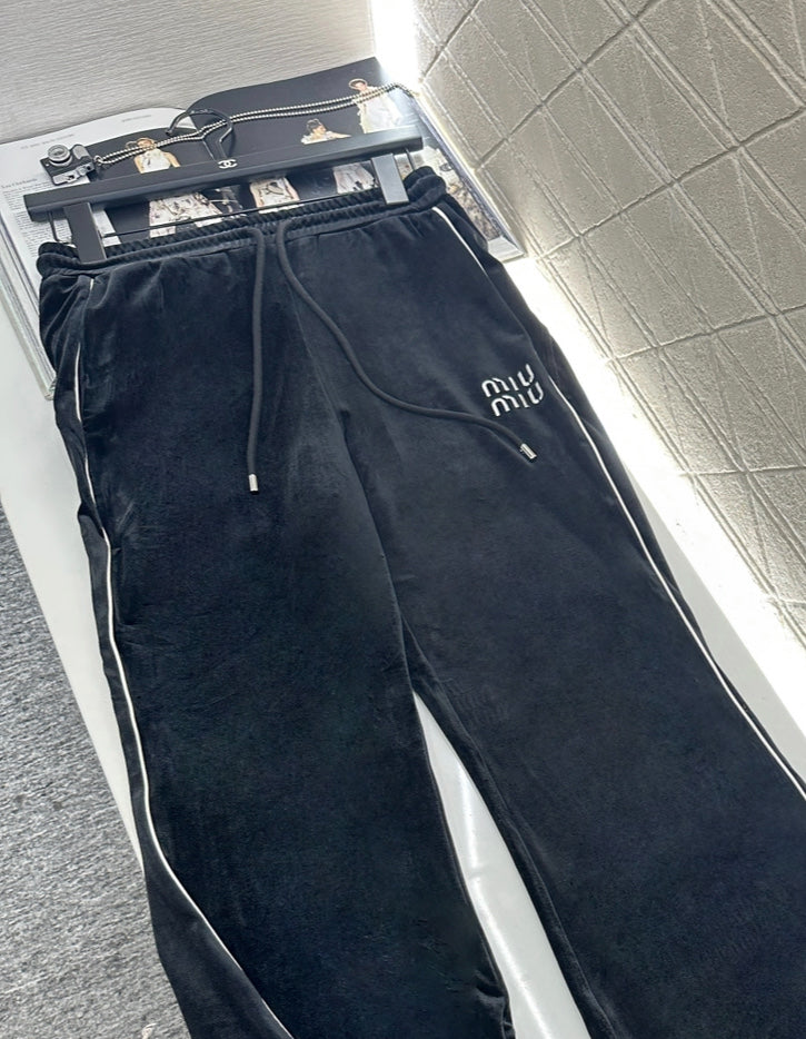 Mi 25 Velvet hooded jacket and wide-leg pants suit