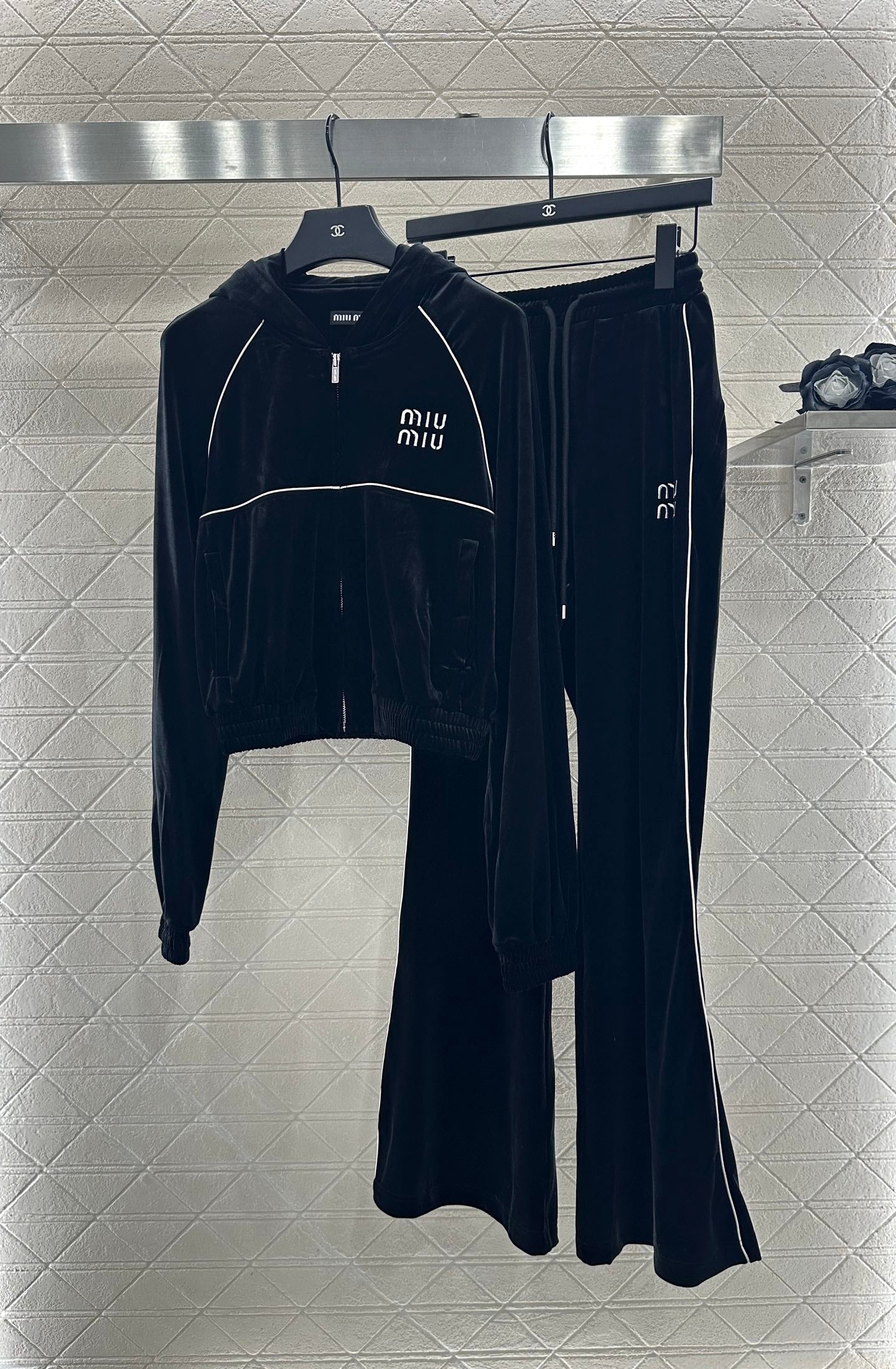 Mi 25 Velvet hooded jacket and wide-leg pants suit